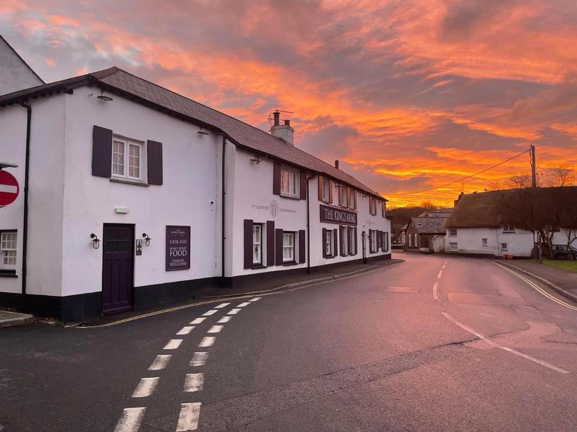 The Kings Arms Inn Stratton  Екстер'єр фото